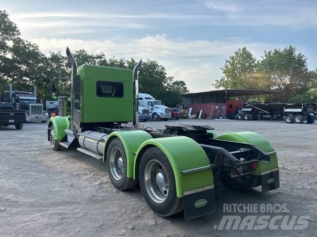 Kenworth W900 Sadulveokid