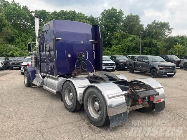 Kenworth W900L Sadulveokid