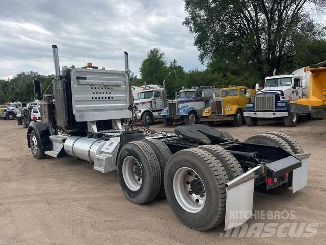 Kenworth W900L Sadulveokid