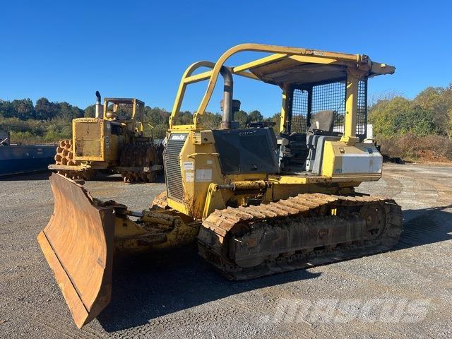 Komatsu  Buldooserid