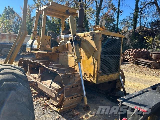 Komatsu D68E-1 Buldooserid