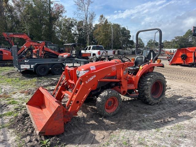 Kubota L3301DT Kompakttraktorid