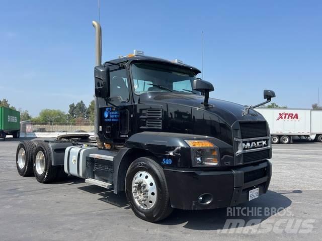 Mack AN64T Sadulveokid