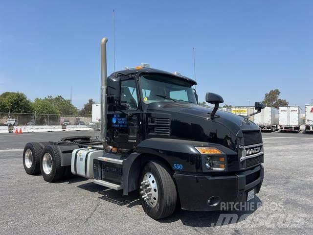 Mack AN64T Sadulveokid