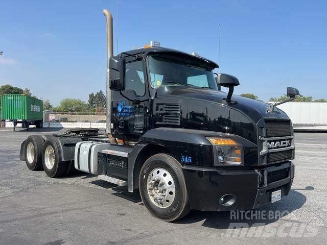 Mack AN64T Sadulveokid