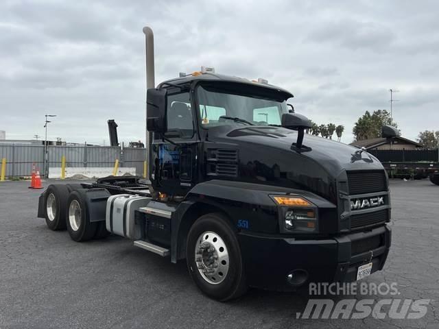 Mack AN64T Sadulveokid