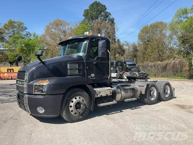 Mack AN64T Sadulveokid