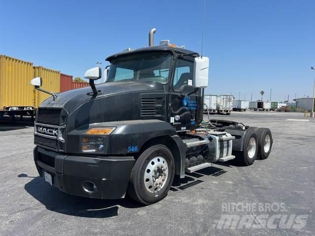Mack AN64T Sadulveokid