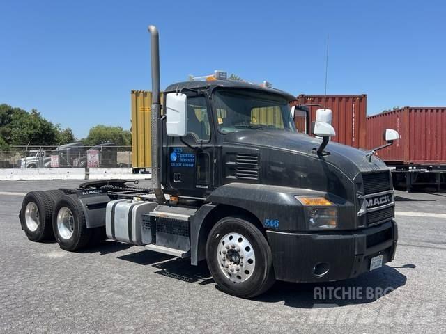 Mack AN64T Sadulveokid