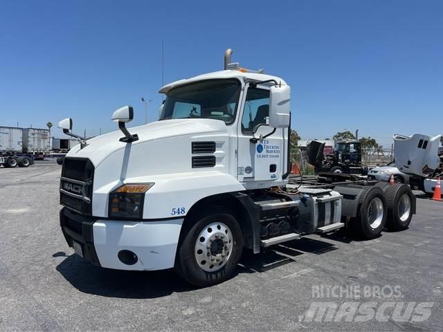 Mack AN64T Sadulveokid