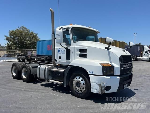 Mack AN64T Sadulveokid