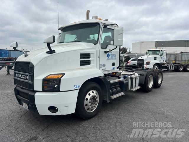 Mack AN64T Sadulveokid