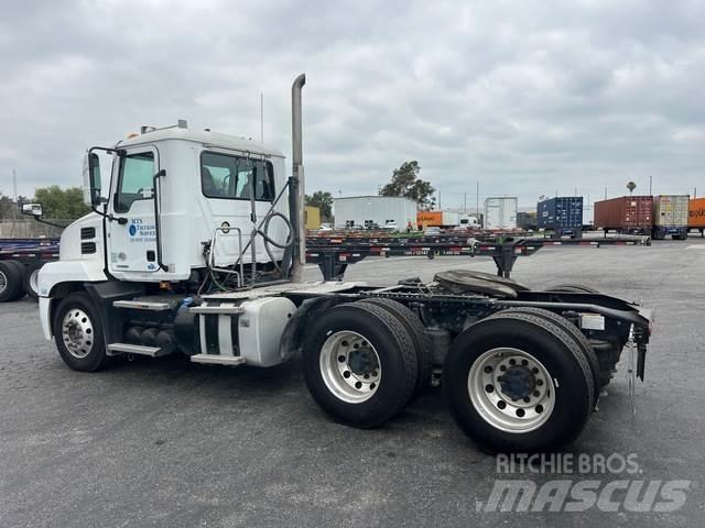Mack AN64T Sadulveokid