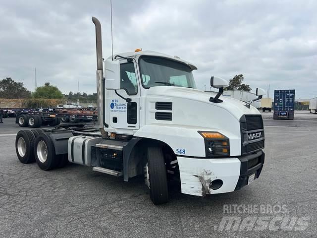 Mack AN64T Sadulveokid