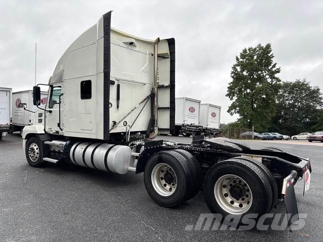 Mack AN64T Sadulveokid