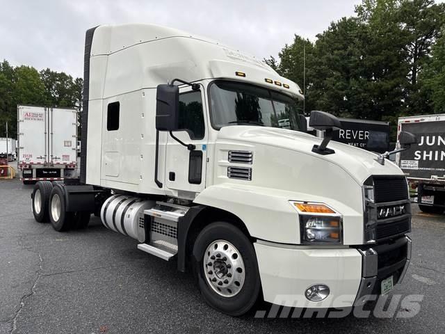 Mack AN64T Sadulveokid