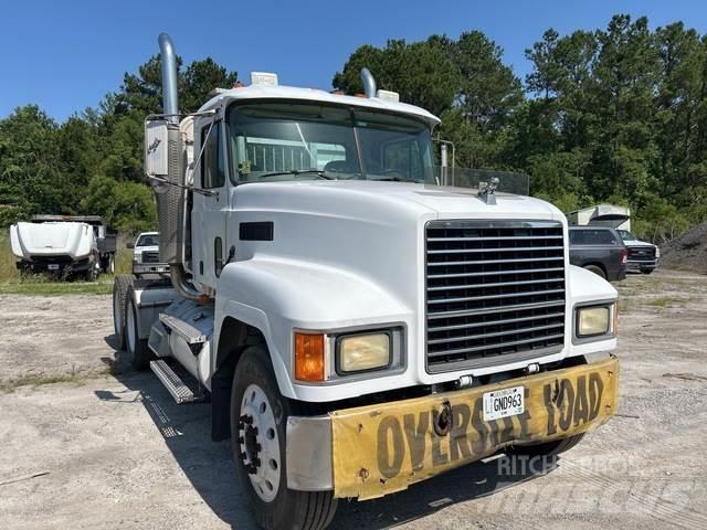 Mack CH613 Sadulveokid