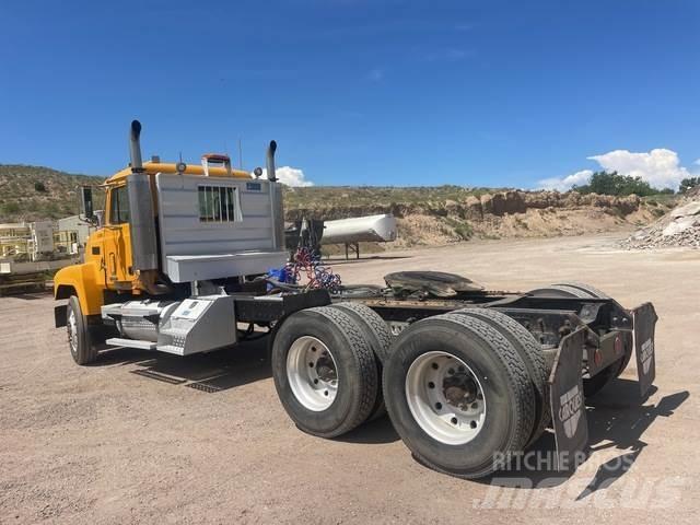 Mack CH613 Sadulveokid