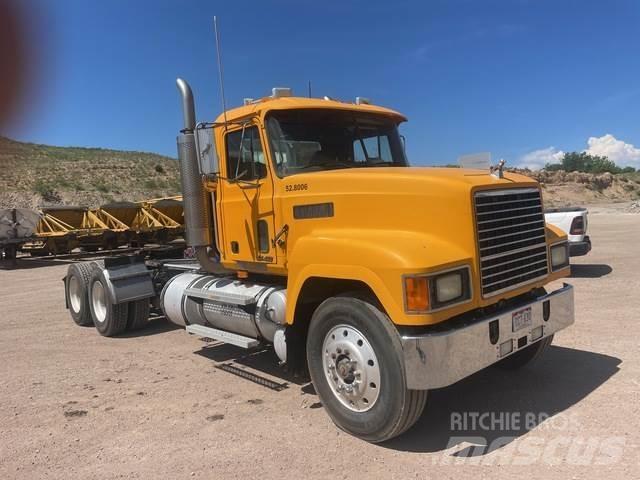 Mack CH613 Sadulveokid