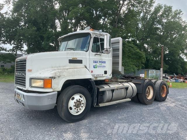 Mack CH613 Sadulveokid