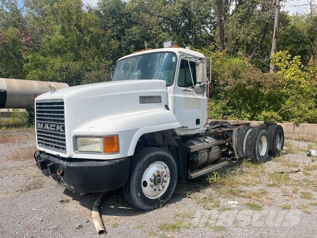 Mack CH613 Sadulveokid