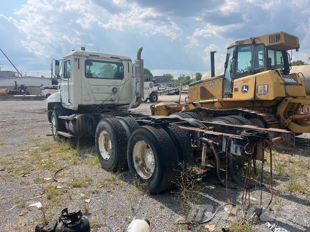 Mack CH613 Sadulveokid