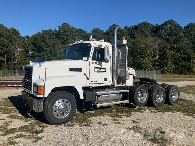 Mack CH613 Sadulveokid