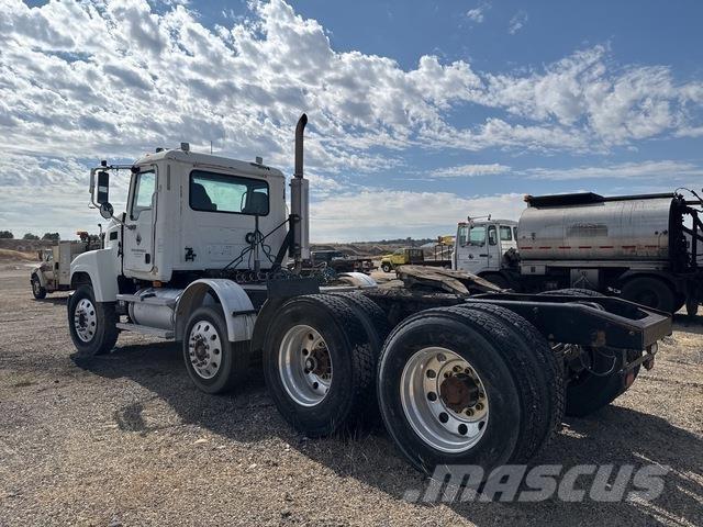Mack CHN613 Sadulveokid