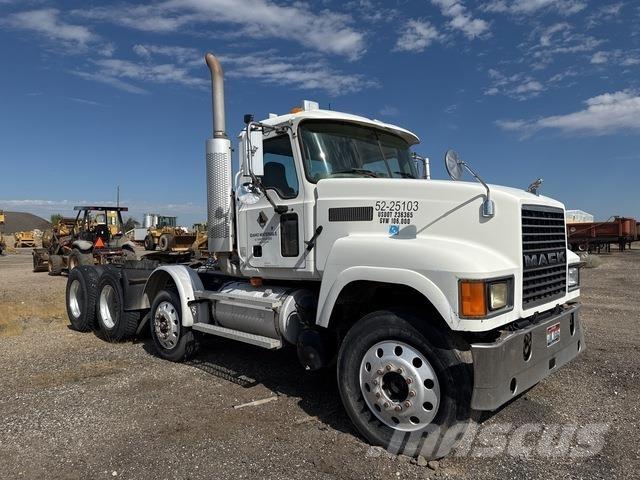 Mack CHN613 Sadulveokid