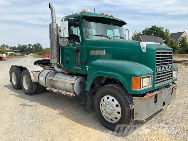 Mack CHN613 Sadulveokid