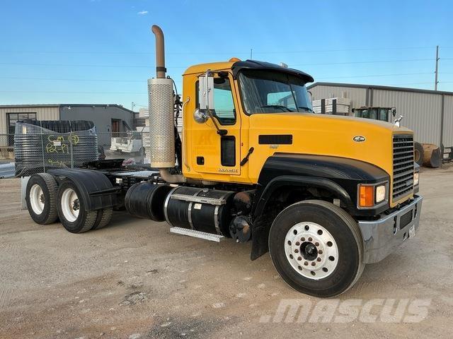 Mack CHU613 Sadulveokid