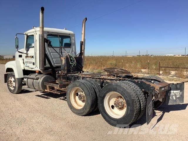 Mack CHU613 Sadulveokid