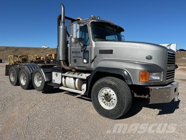 Mack CL713 Sadulveokid