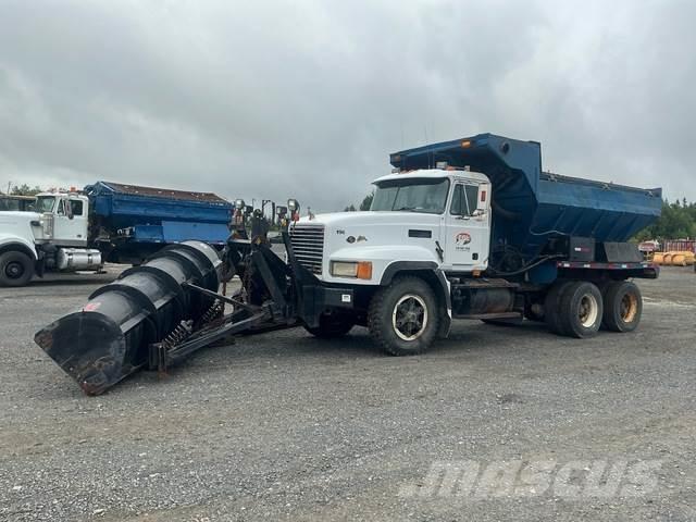 Mack CL713 Lumesahad