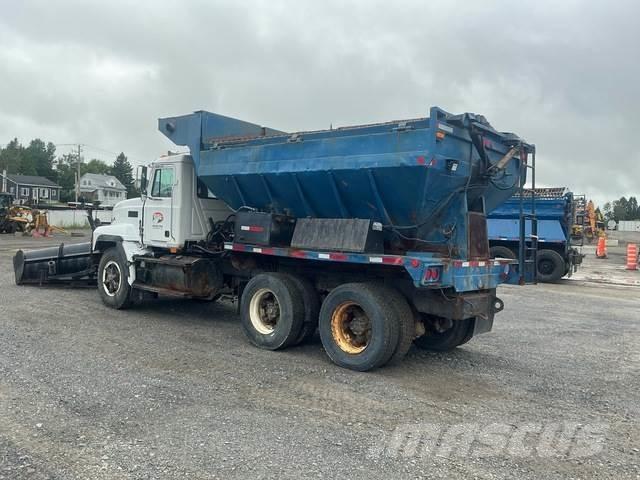 Mack CL713 Lumesahad