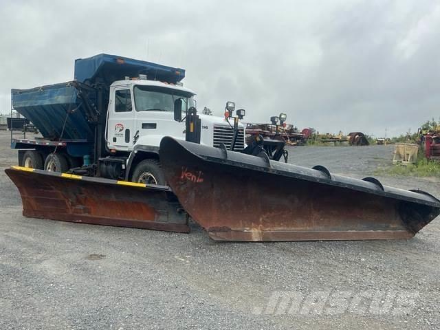 Mack CL713 Lumesahad
