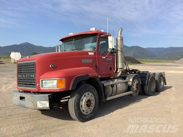 Mack CL733 Sadulveokid