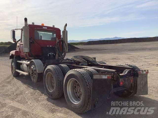 Mack CL733 Sadulveokid