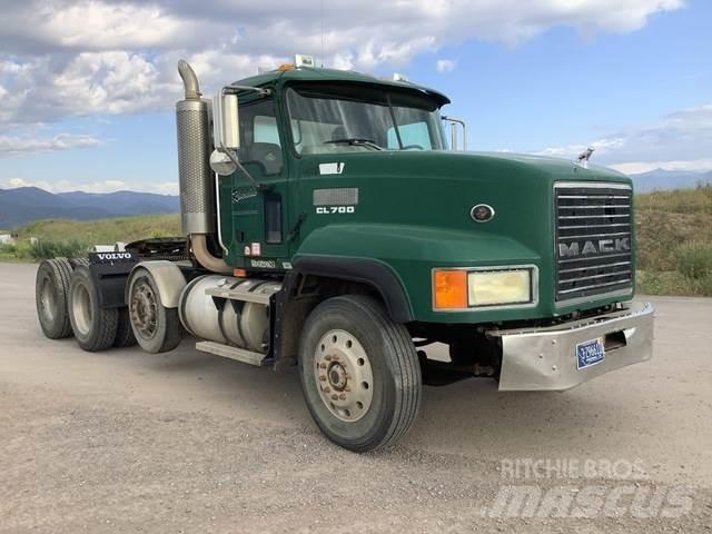 Mack CL733 Sadulveokid