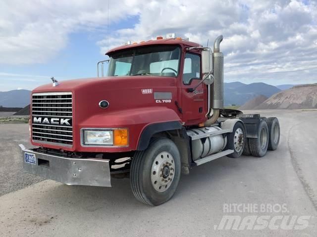 Mack CL733 Sadulveokid