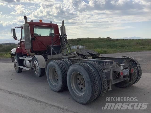 Mack CL733 Sadulveokid