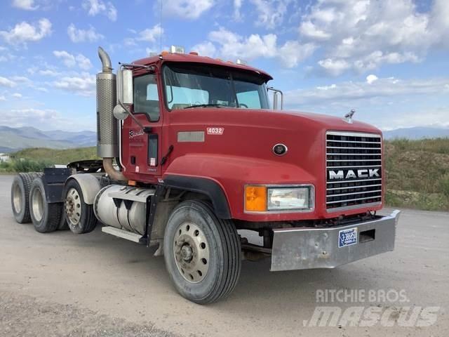 Mack CL733 Sadulveokid