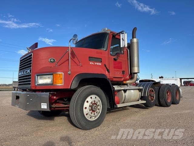Mack CL733 Sadulveokid