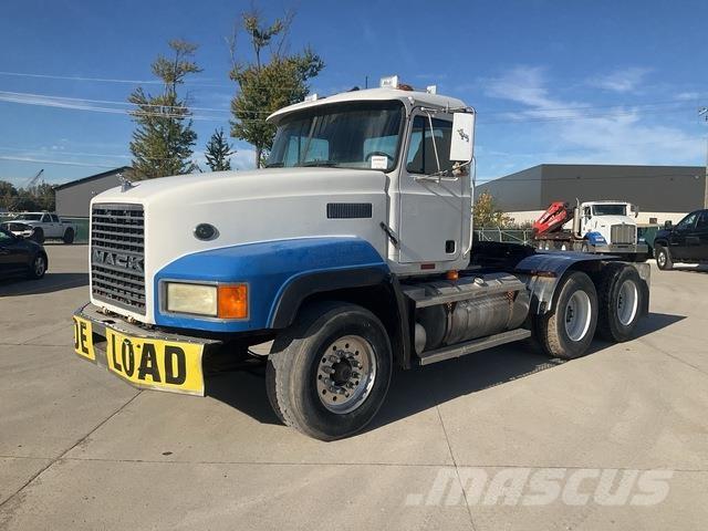 Mack CL753 Sadulveokid