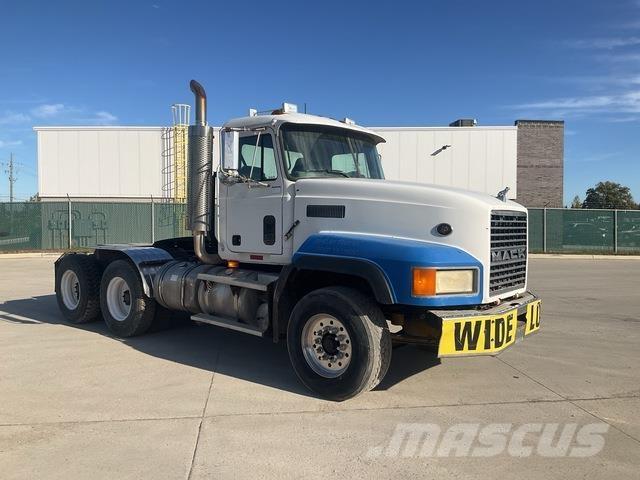 Mack CL753 Sadulveokid