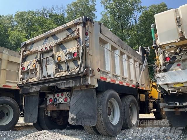 Mack CV700 Lumesahad
