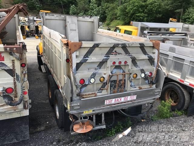 Mack CV700 Lumesahad