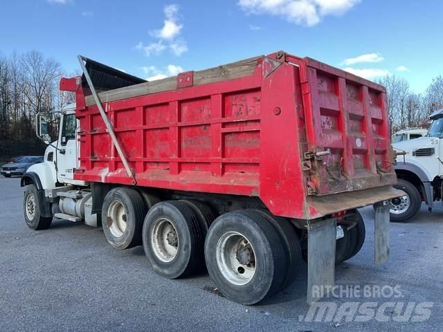 Mack CV713 Kallurid