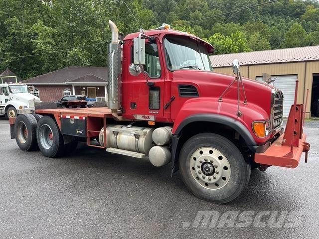 Mack CV713 Sadulveokid