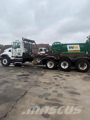 Mack CV713 Vahetuskastiga tõstukautod
